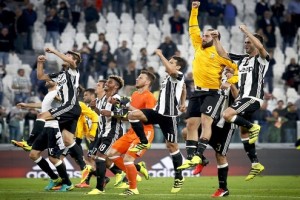  尤文图斯绝杀国际米兰登顶积分榜  