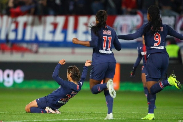  曼城女足三连冠伟业，男足王朝何时终结  