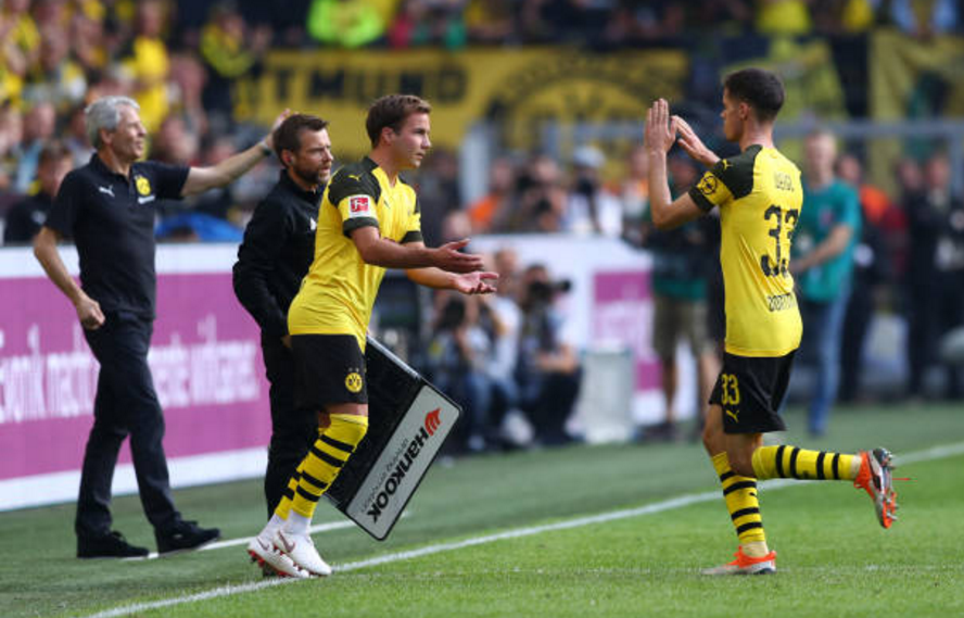  曼城青训小将闪光，连场破门助球队领跑  